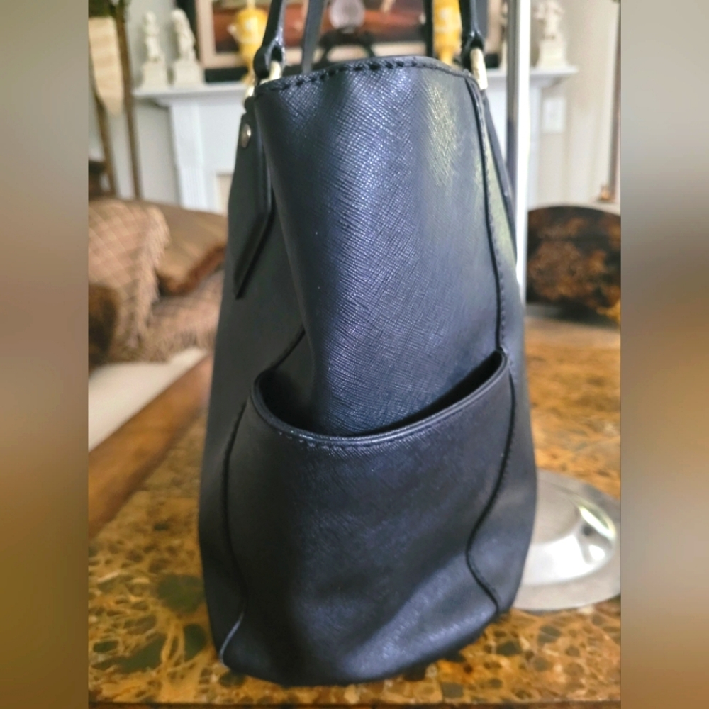 Diane Von Thurstenberg Elegant Black Tote Bag - Picture 4 of 7